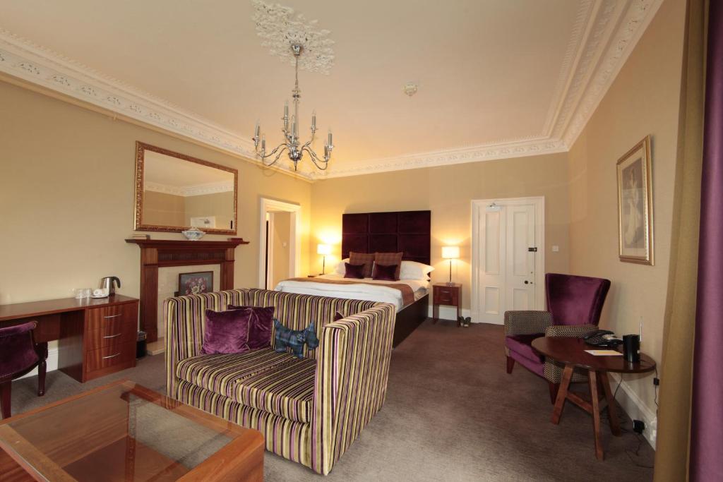 Posezení v ubytování Tor-Na-Coille Hotel