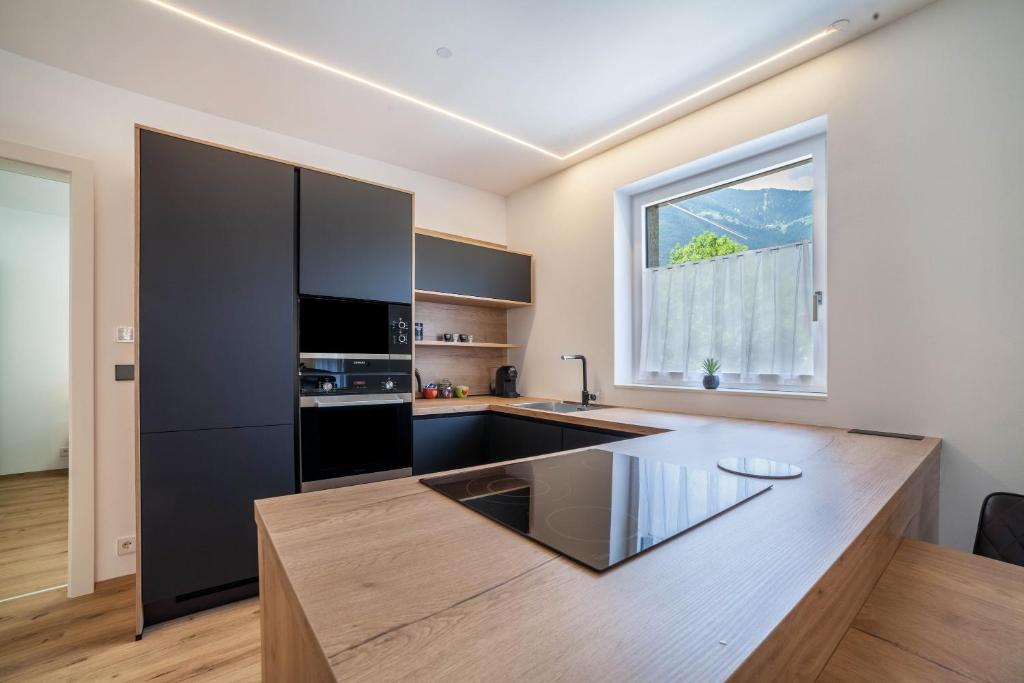 Kuchyňa alebo kuchynka v ubytovaní Jj City Apartment