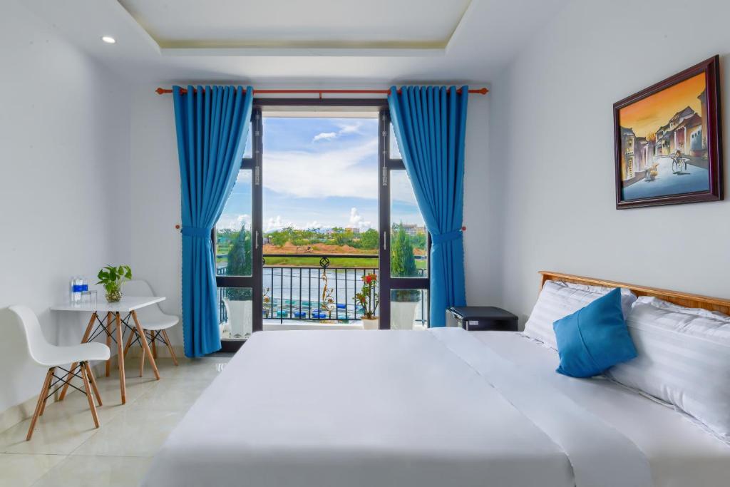 Postel nebo postele na pokoji v ubytování Gió Chiều Homestay - Riverside & Swimming pool