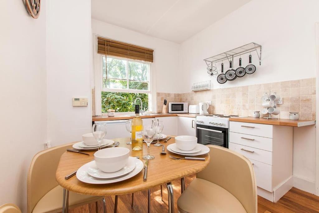 Central Broadstairs Apartment Close To Beach - Housity