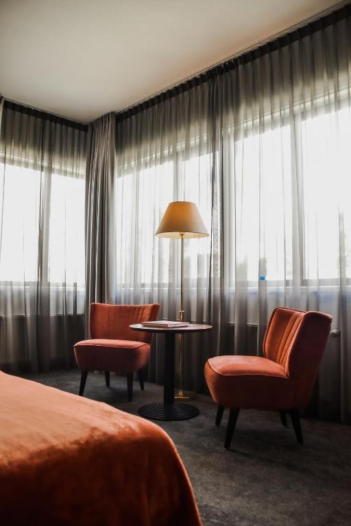 Hotel ten Cate Emmen - Family Room (2 Adults + 2 Children)