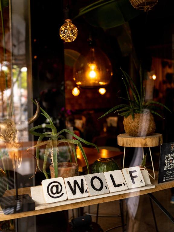 Certifikát, hodnocení, plakát nebo jiný dokument vystavený v ubytování Wolf Hotel Kitchen & Bar