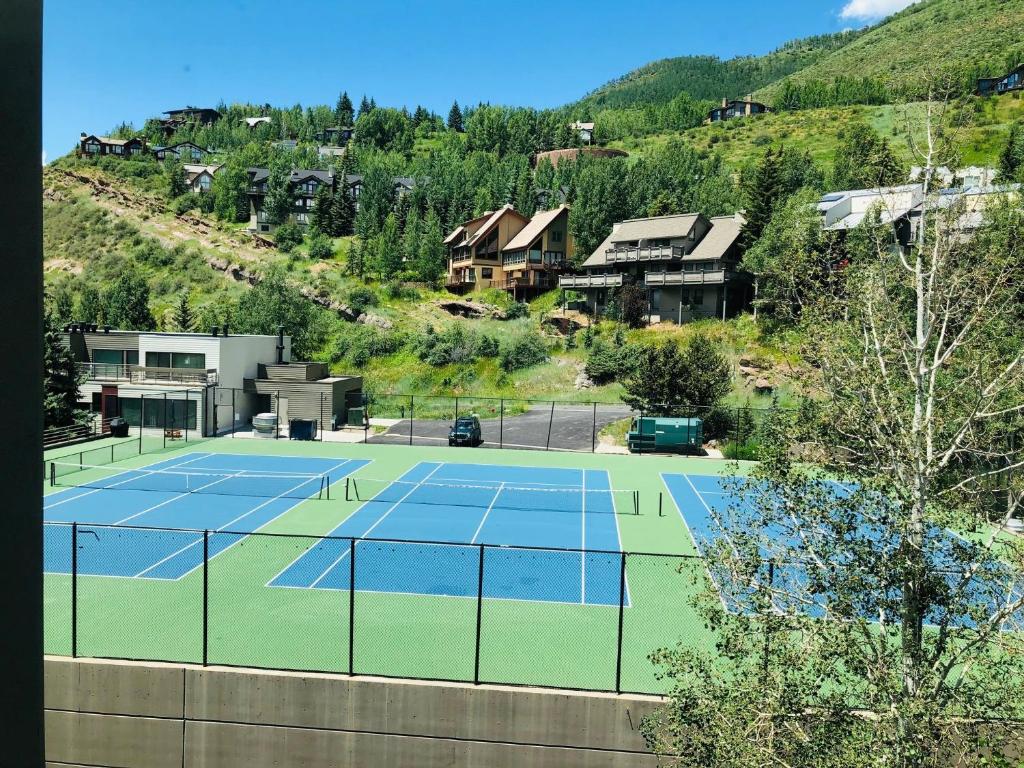 Tenis a/nebo squash v ubytování Simba Run Vail Condominiums nebo okolí
