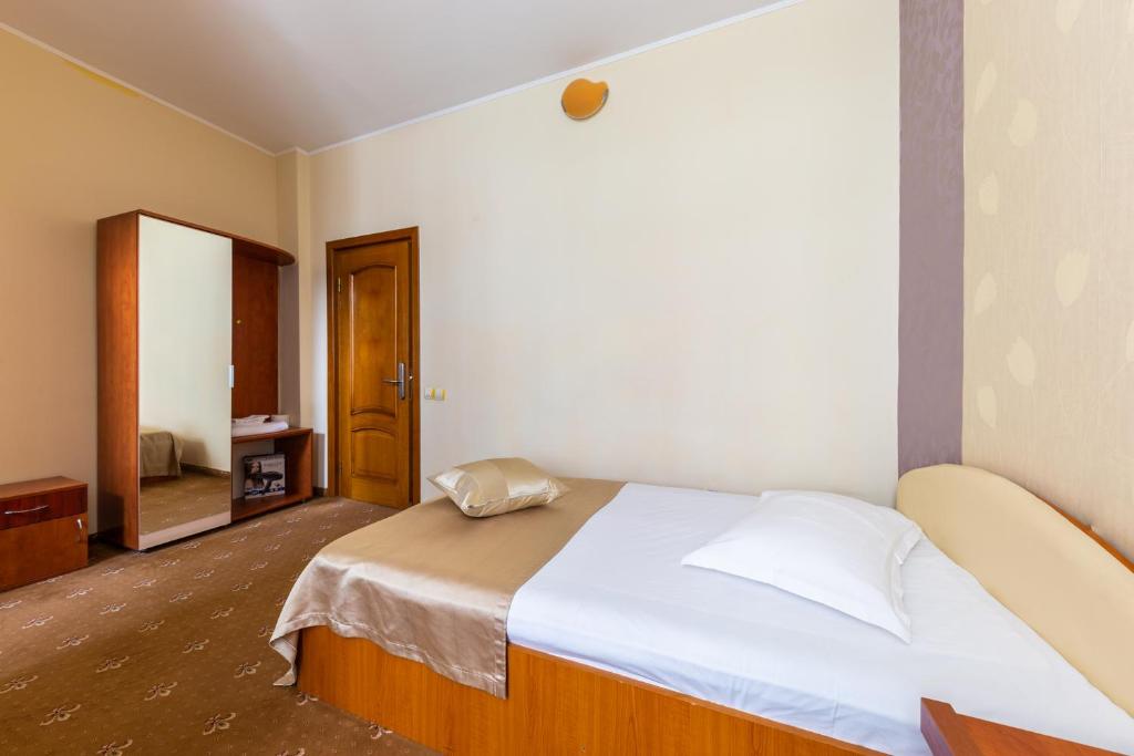 Postel nebo postele na pokoji v ubytování Hotel Amphitryon