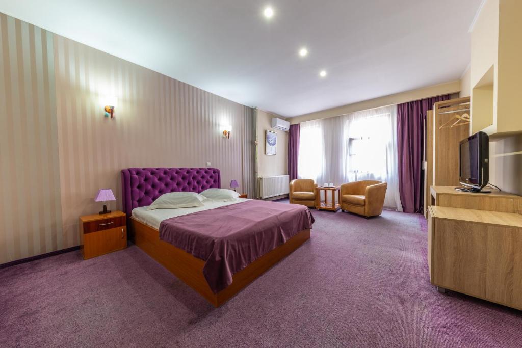 Postel nebo postele na pokoji v ubytování Hotel Amphitryon