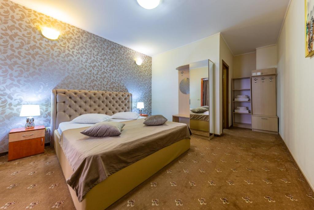Postel nebo postele na pokoji v ubytování Hotel Amphitryon