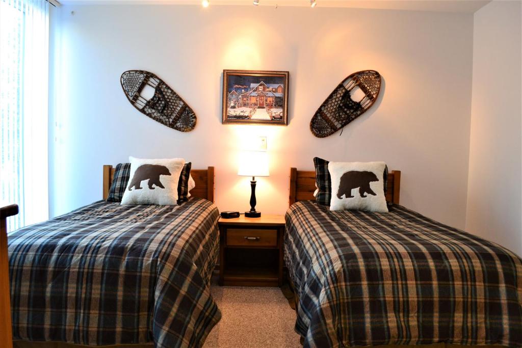 Postel nebo postele na pokoji v ubytování Simba Run Vail Condominiums