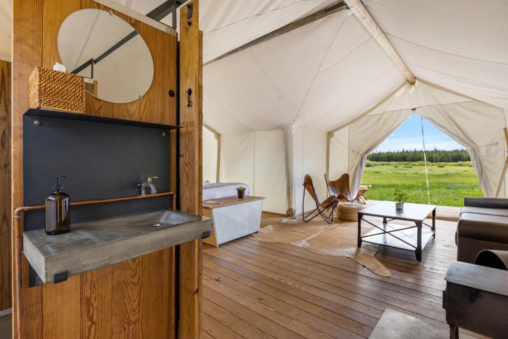 Fotografie z fotogalerie ubytování Under Canvas West Yellowstone v destinaci West Yellowstone
