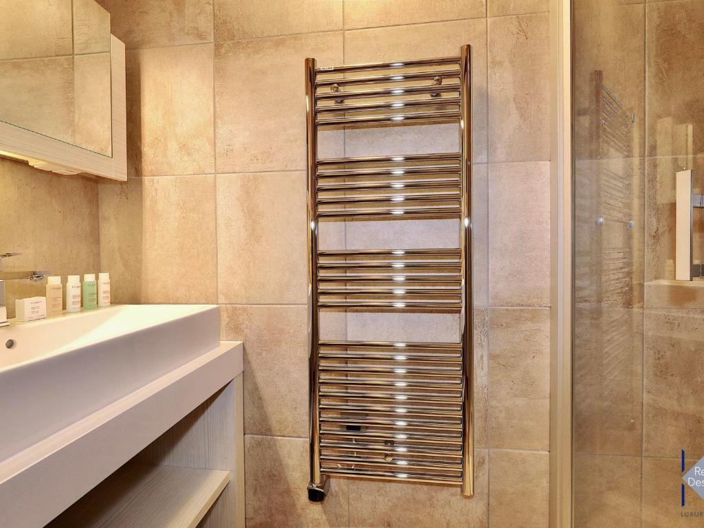 Fotografia z galérie ubytovania Appartement luxueux 112m², 4 chambres, proche pistes et télécabines, parking privé, Courchevel 1550 - FR-1-664-4 v destinácii Courchevel