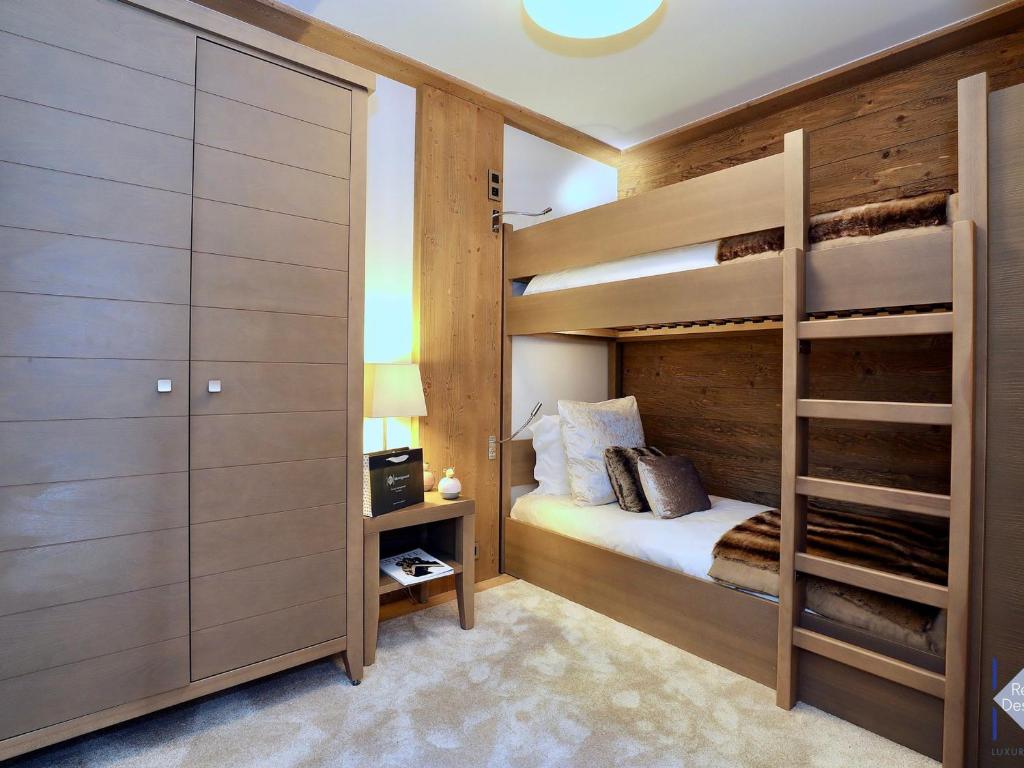 Fotografia z galérie ubytovania Appartement luxueux 112m², 4 chambres, proche pistes et télécabines, parking privé, Courchevel 1550 - FR-1-664-4 v destinácii Courchevel