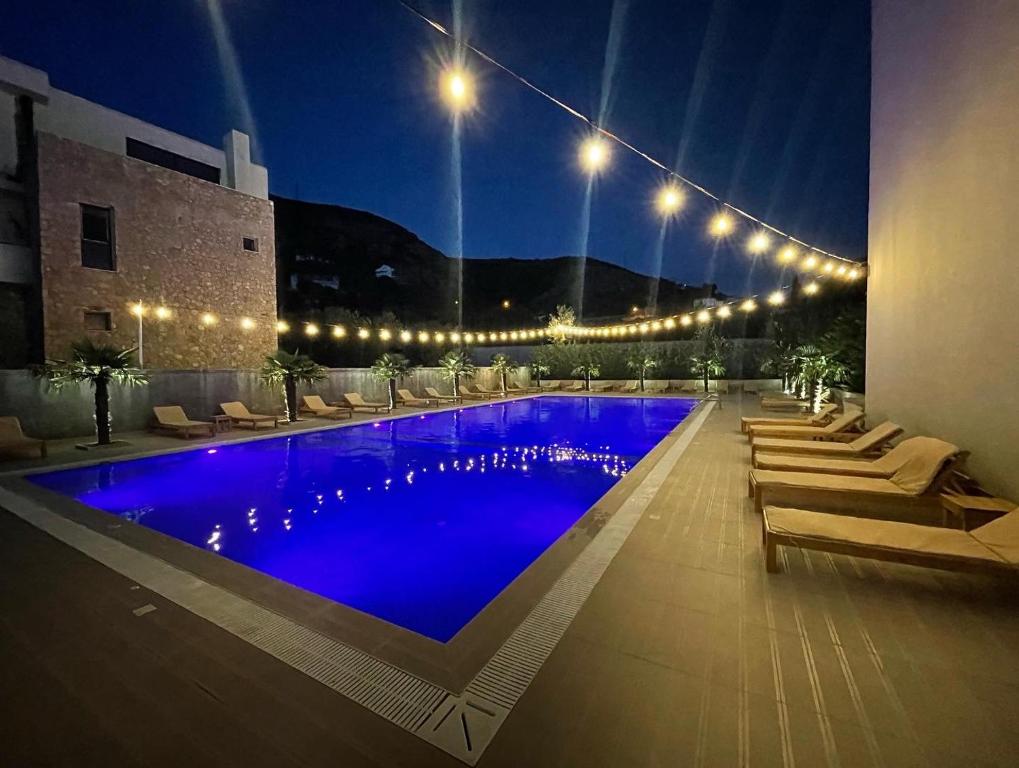 Bazén v ubytování Hotel Qeparo nebo v jeho okolí