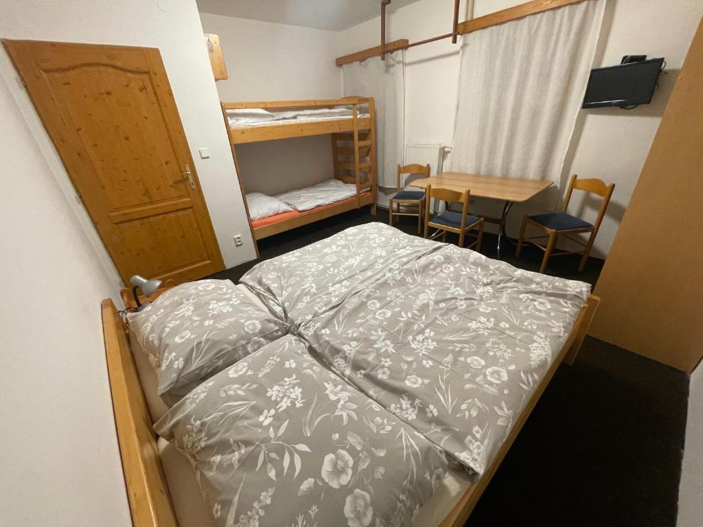 Postel nebo postele na pokoji v ubytování Penzion Štvanice