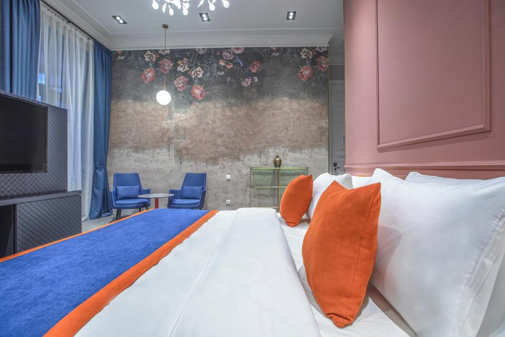 Postel nebo postele na pokoji v ubytování Heritage Hotel and Suites