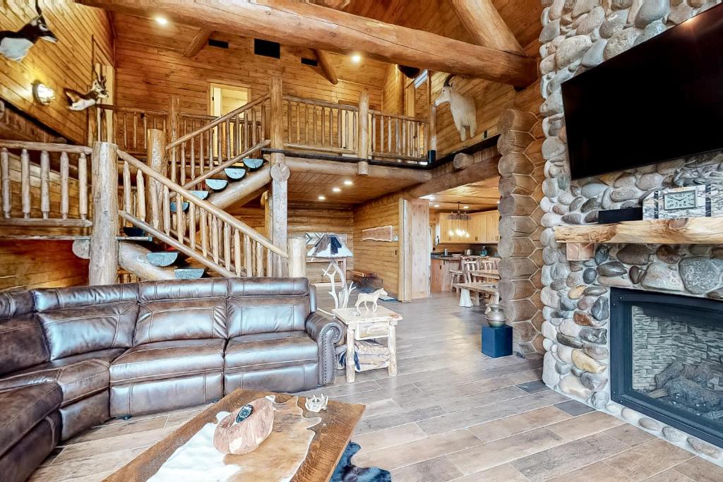 Railway River Retreat RRR, South Fork (updated prices 2024)