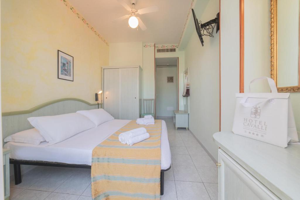Кровать или кровати в номере Hotel Cavalli