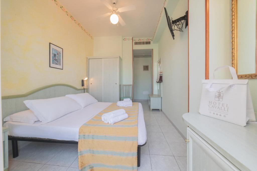 Postel nebo postele na pokoji v ubytování Hotel Cavalli
