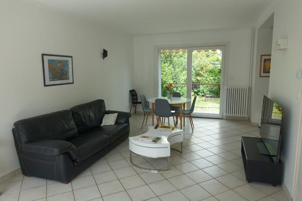Posedenie v ubytovaní Maison avec jardin, au centre de Nancy, à 2 pas de la Fac de lettres