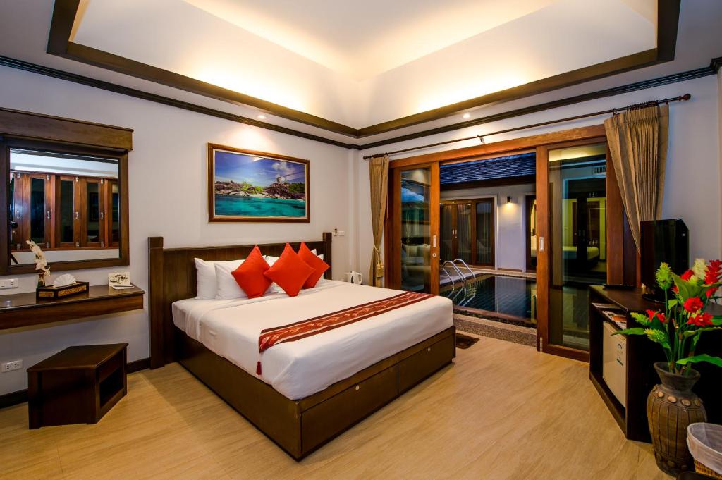 Ein Bett oder Betten in einem Zimmer der Unterkunft Pai Tan Villas - SHA Extra Plus