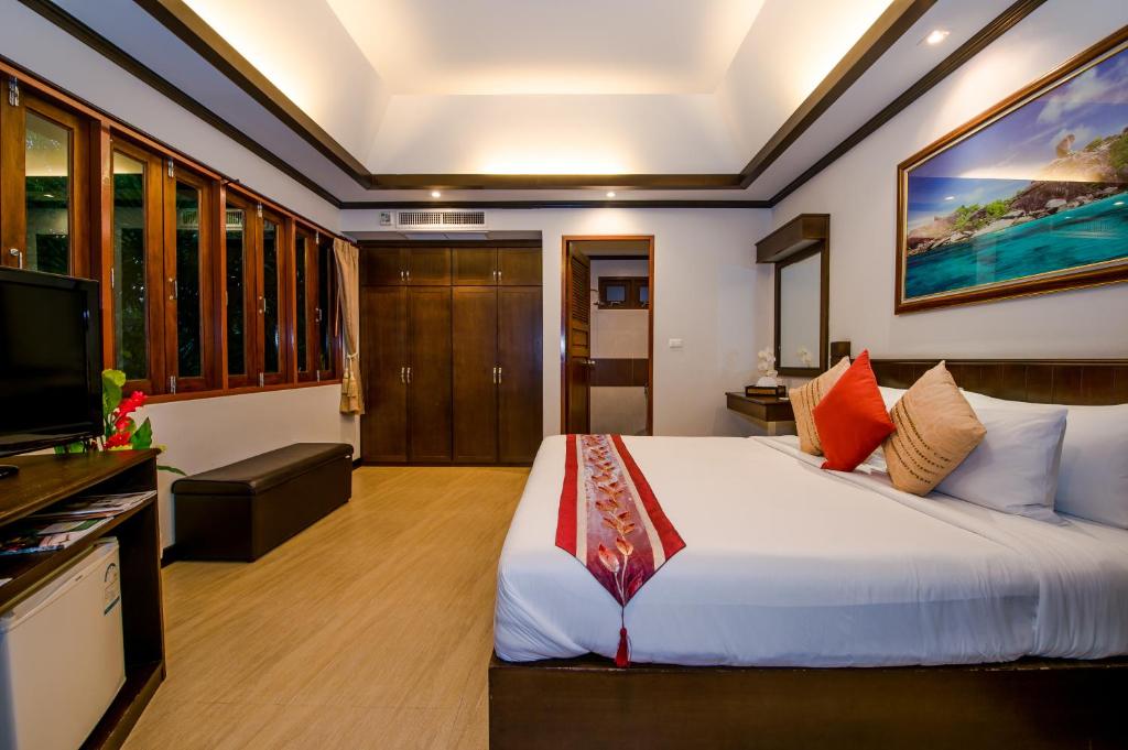 Ein Bett oder Betten in einem Zimmer der Unterkunft Pai Tan Villas - SHA Extra Plus