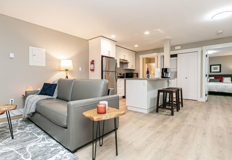 Brand New Maple Bay Suite