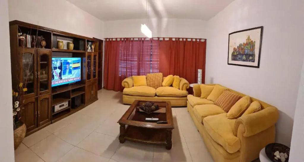 Lola Barracas Casa con Cochera