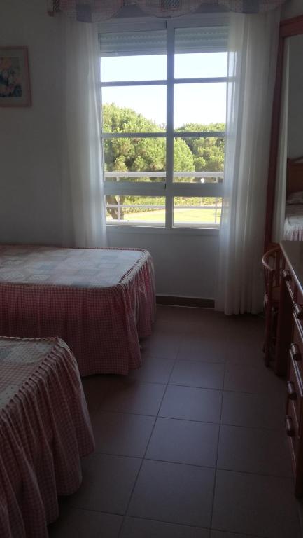 Łóżko lub łóżka w pokoju w obiekcie HUELVA PLAYAS DEL SUR