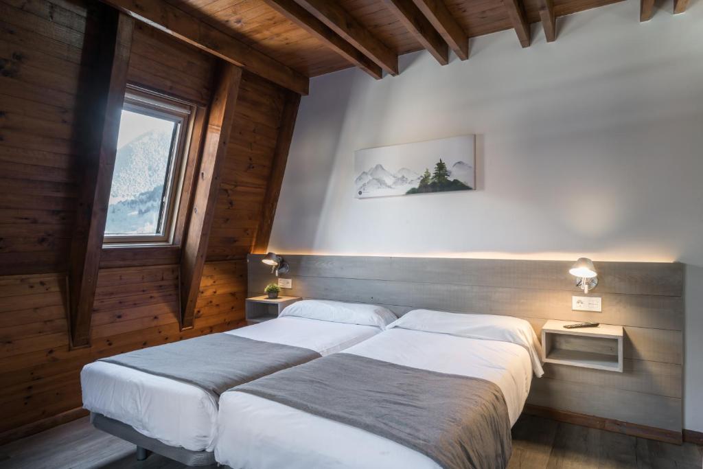 Posteľ alebo postele v izbe v ubytovaní Hotel SNÖ Mont Romies