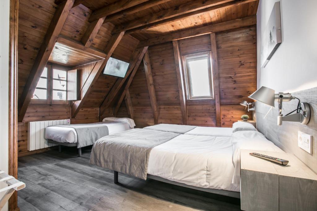 Posteľ alebo postele v izbe v ubytovaní Hotel SNÖ Mont Romies