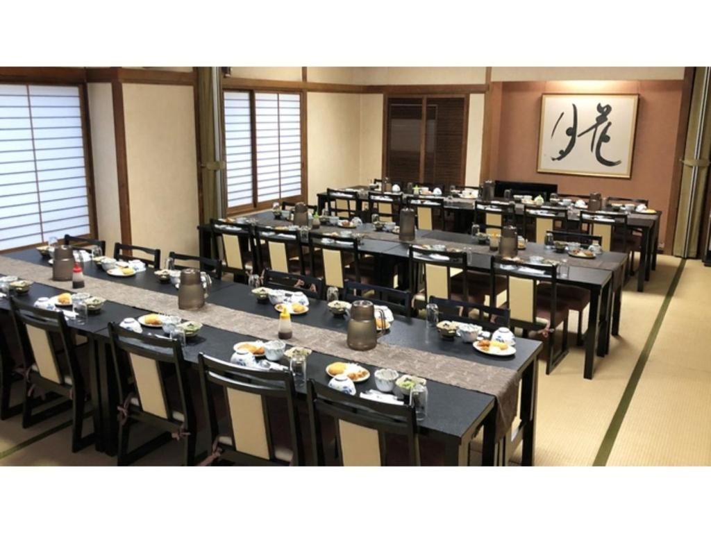 Un restaurante u otro lugar para comer en Kagetsu Ryokan - Vacation STAY 04882v