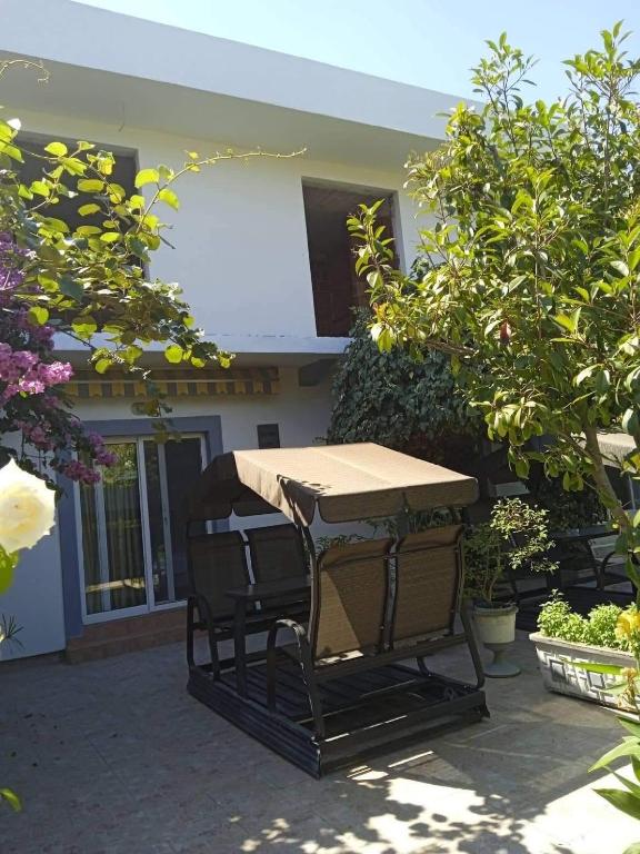 Vrt pred nastanitvijo Riverside Apartments Chiara