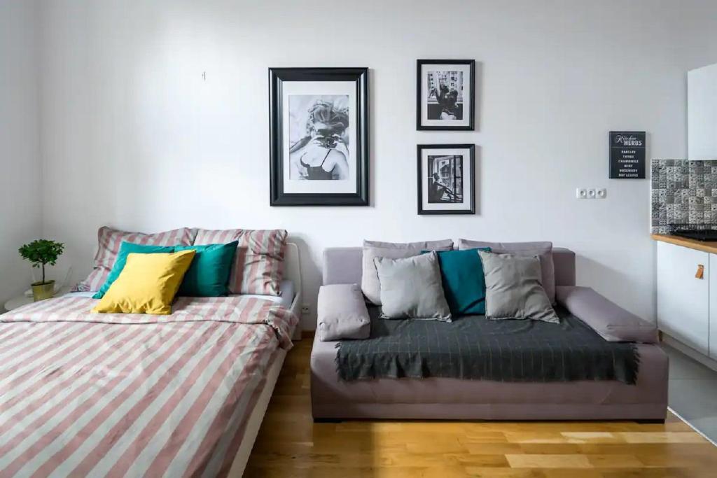 Posedenie v ubytovaní Discover Krakow Apartments - 5 Borowickiej St - Studio next to Opera and Unity Centre