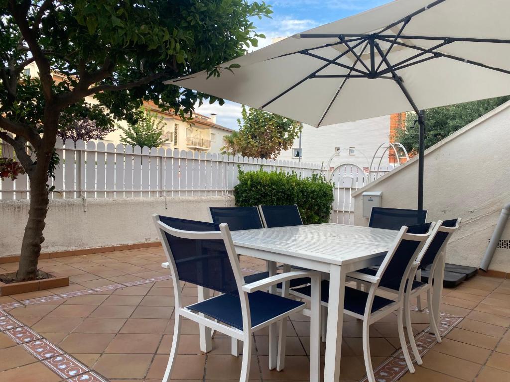 Patio alebo iná vonkajšia časť ubytovania MARSOL RELAX Roda de Barà