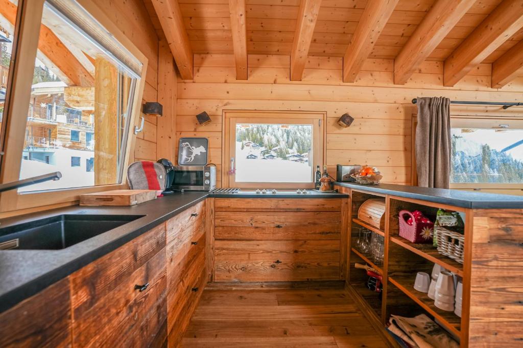 Kuchyň nebo kuchyňský kout v ubytování Chalet t'Alpa