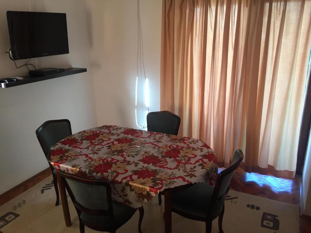 TV a/nebo společenská místnost v ubytování Apartman-Fenix