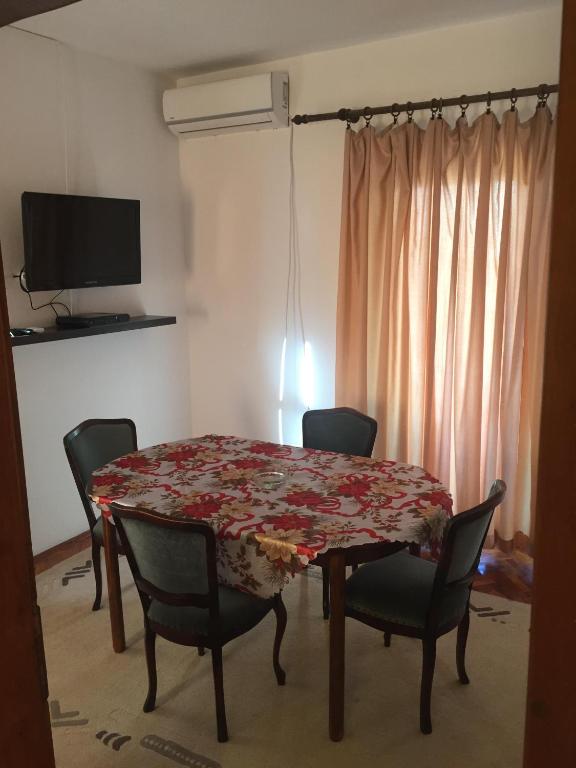 TV a/nebo společenská místnost v ubytování Apartman-Fenix
