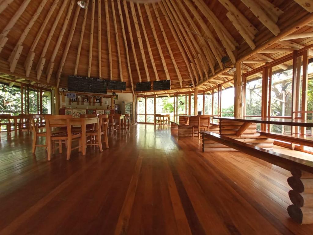 Restaurace v ubytování Hosteria La Roulotte - Mindo