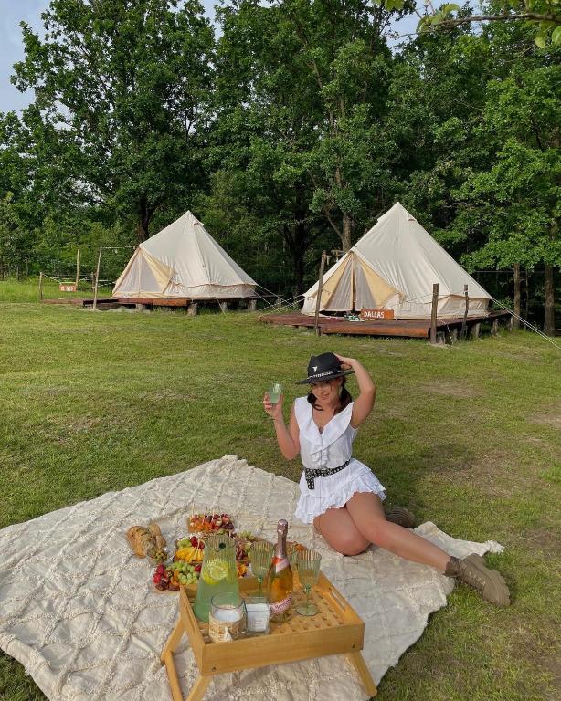 Glamping -Texas Glamping, Novaci-Străini (updated prices 2025)