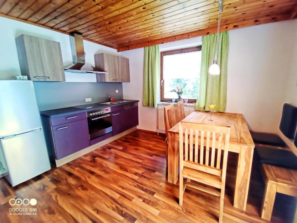 Kuchyň nebo kuchyňský kout v ubytování Haus Grubbach