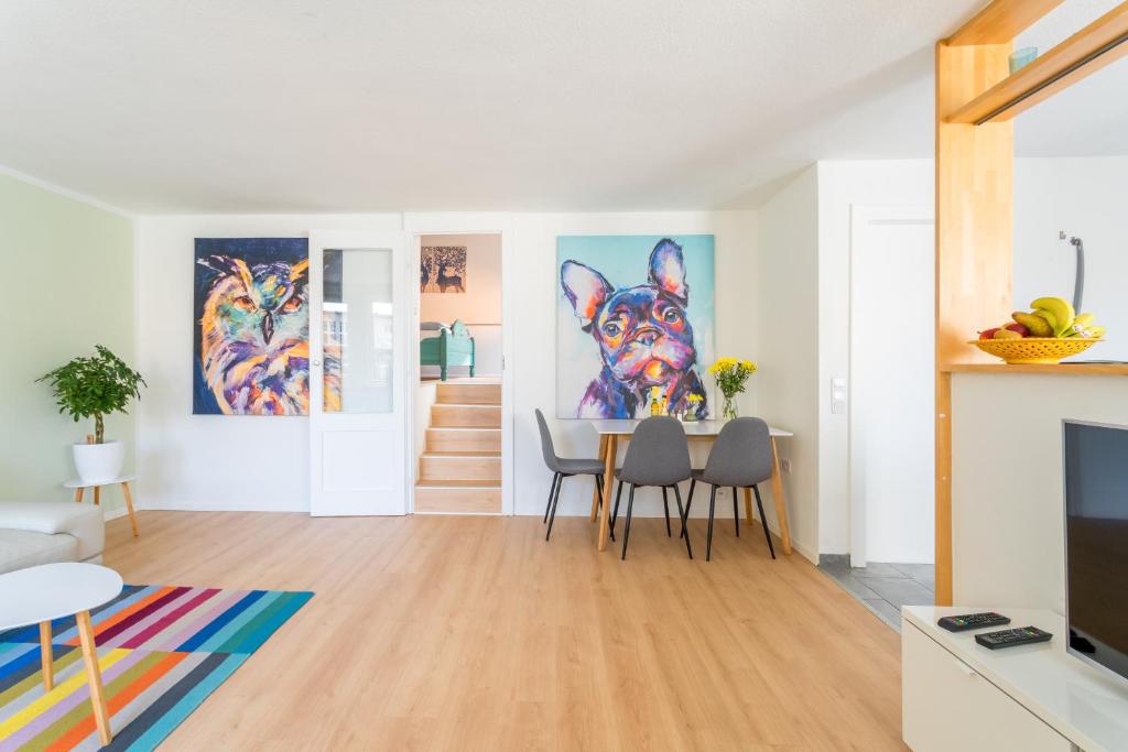 Posezení v ubytování Akram Appartement I - Zentral und Ruhig