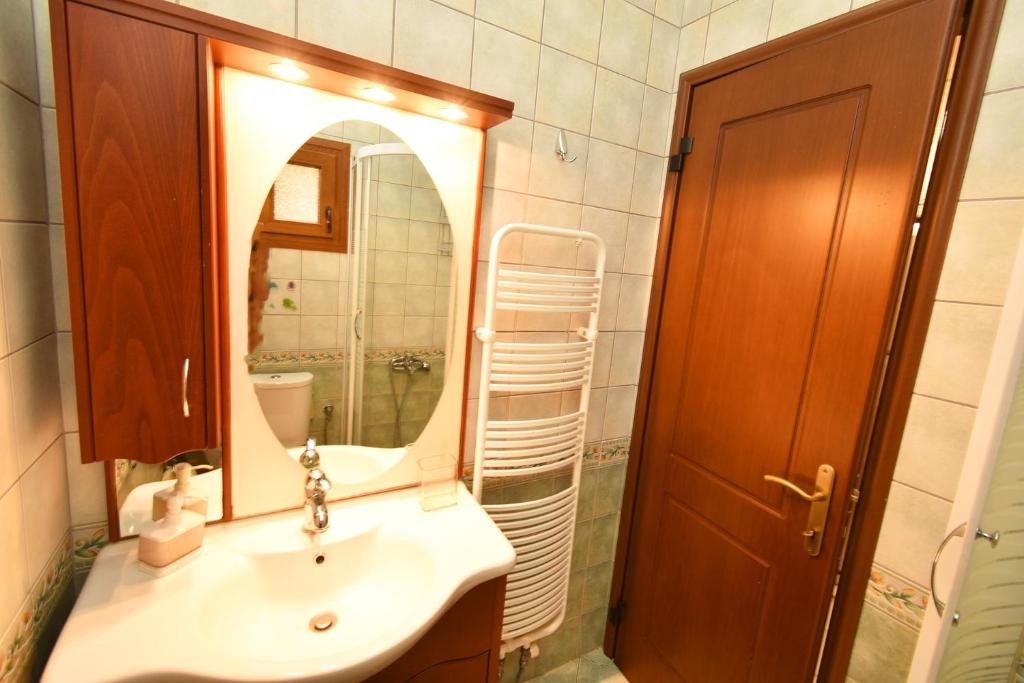 Kúpeľňa v ubytovaní Sea Side Pine Maisonette, Siviri