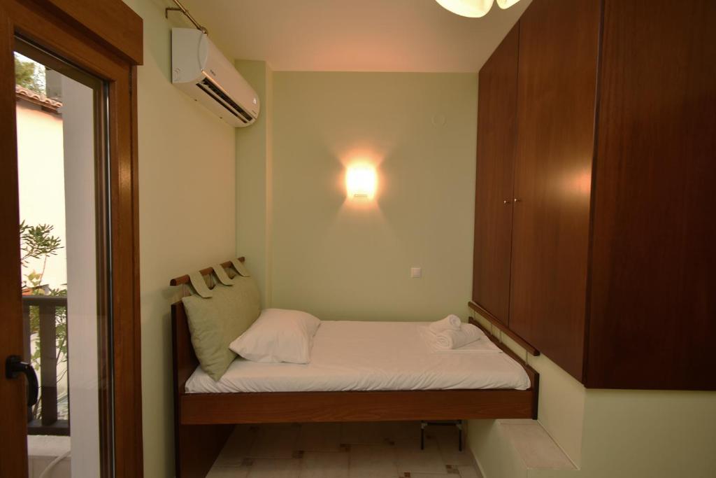 Posteľ alebo postele v izbe v ubytovaní Sea Side Pine Maisonette, Siviri