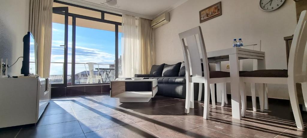Posezení v ubytování Dolce Vita II Waterfront Aura Sea View Luxury Apartament
