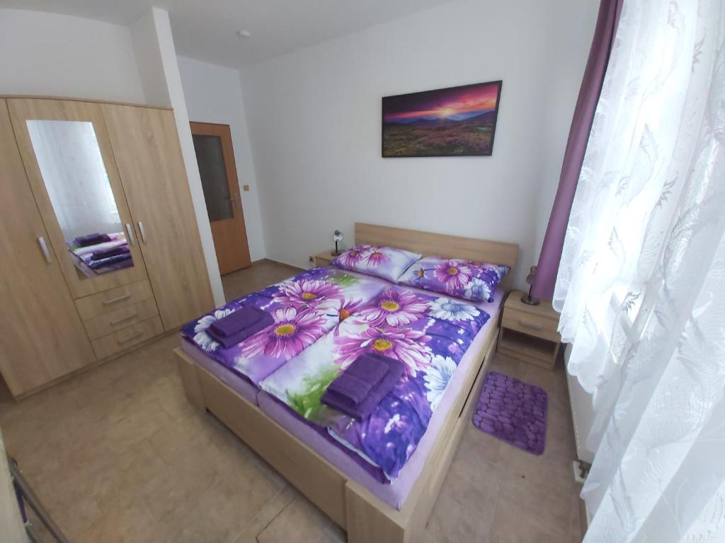 Postel nebo postele na pokoji v ubytování Apartmány Na Valše