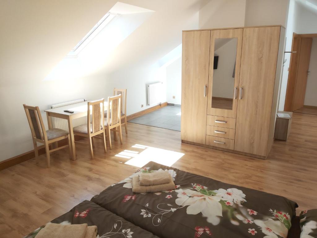 Postel nebo postele na pokoji v ubytování Apartmány Na Valše