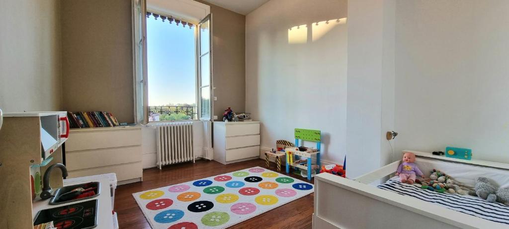 Fotografia z galérie ubytovania Exclusif - Splendide villa 6ch à 15min de Lyon v destinácii Rillieux