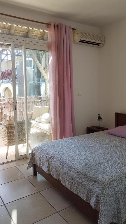 Postel nebo postele na pokoji v ubytování Les Chandels Appartement avec terrasse vue mer Manapany les bains
