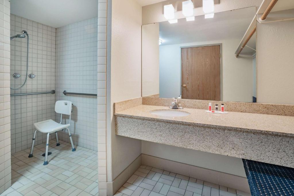 Koupelna v ubytování Days Inn by Wyndham Winnemucca