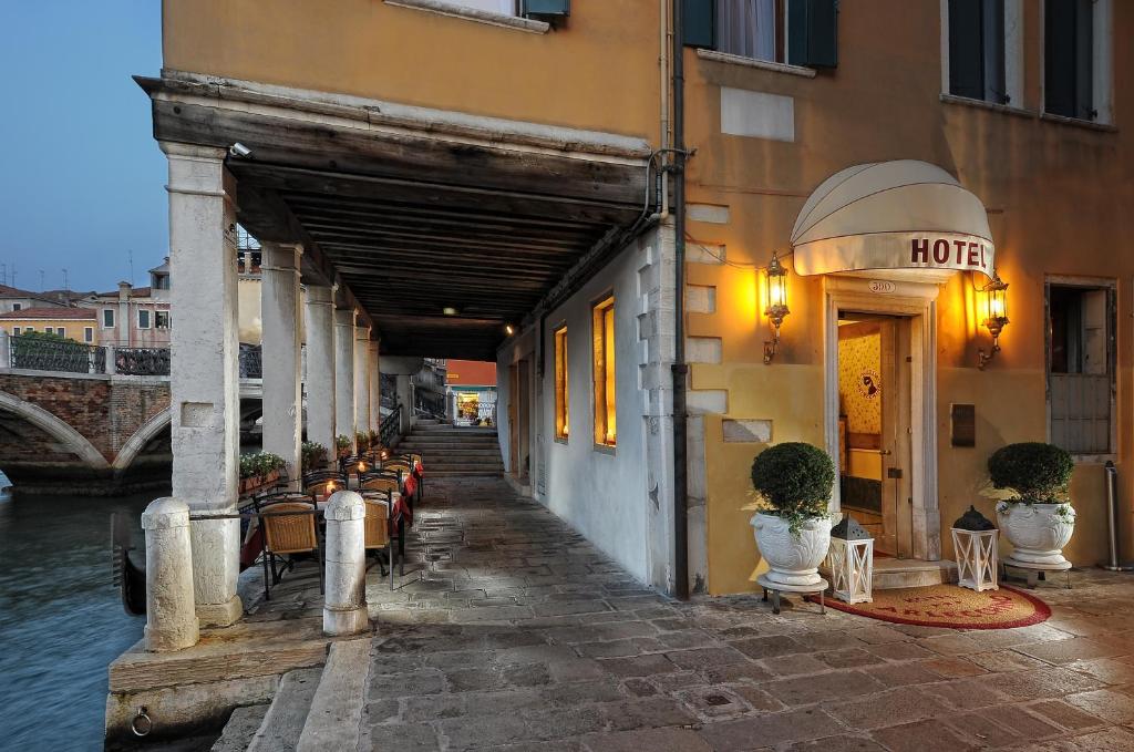 Hotel Arlecchino - Resim 25
