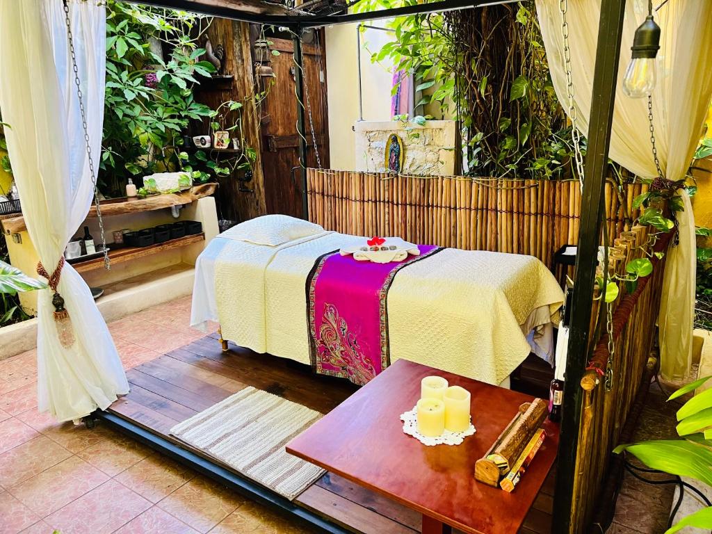 Postel nebo postele na pokoji v ubytování Hacienda Boutique B&B and Spa Solo Adultos