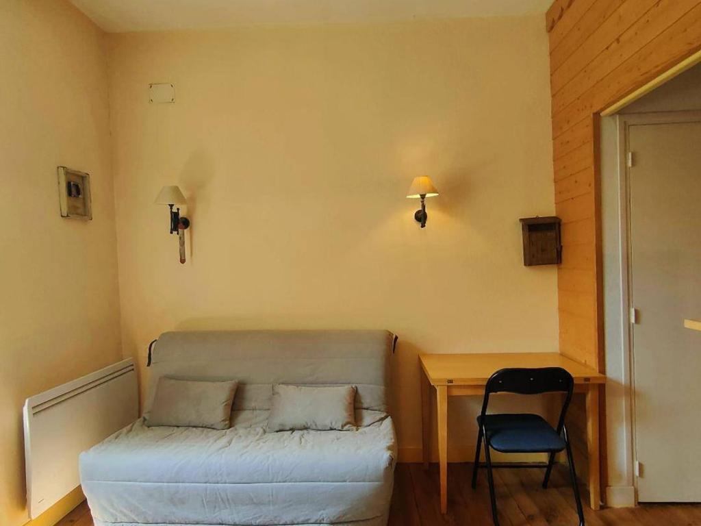Posedenie v ubytovaní Studio proche centre pour 2/4 personnes, cuisine équipée, près thermes et télécabines - FR-1-234-281